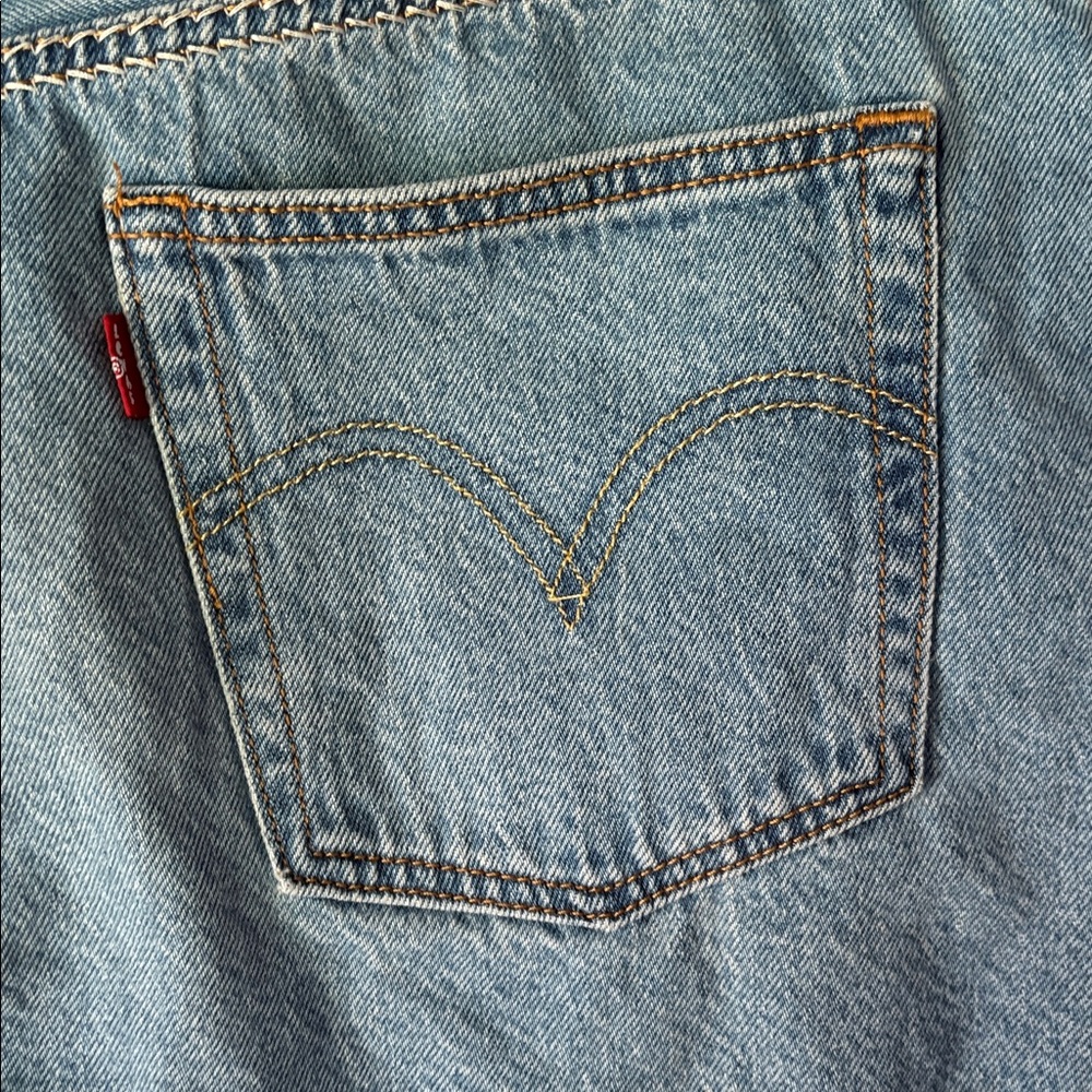 LEVIS 501 Women’s High-Rise Distressed Denim Shorts - Picture 5 of 9